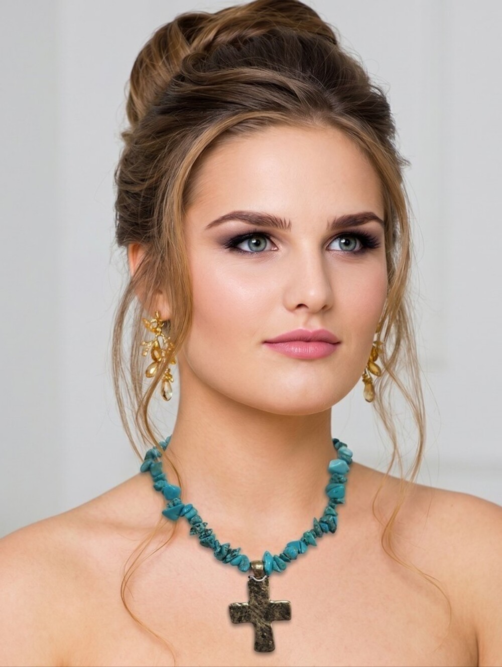 💙▪️ATTERRI▪️Gorgeous Turquoise  Gold Cross Semi Precious Stone 14" Necklace